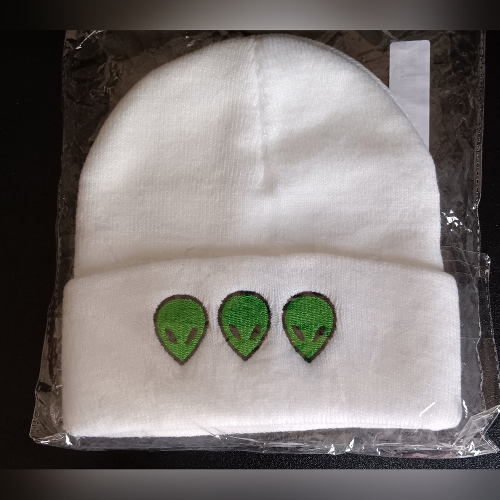Alien Cuff  Beanie  (NWT)